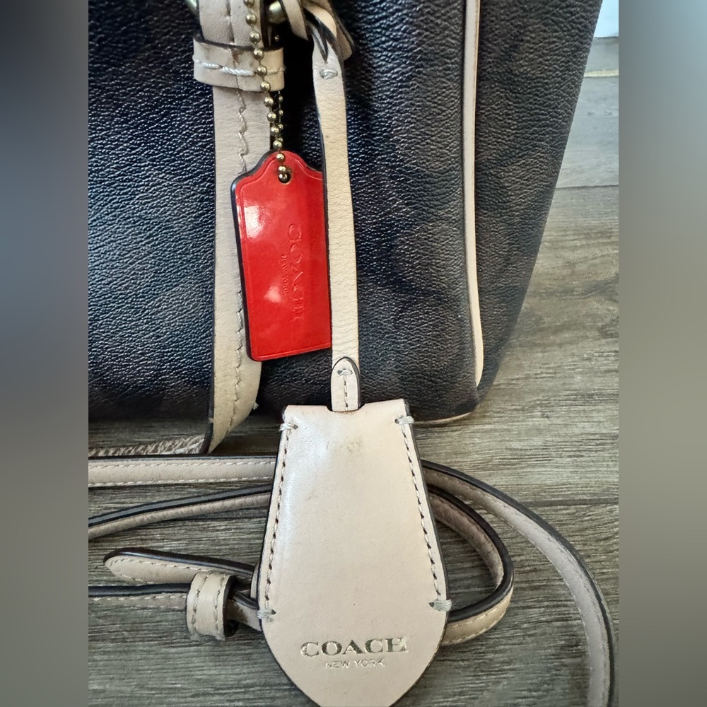 Coach Signature Peyton Brown and Tan shoulder bag - Picture 5 of 12
